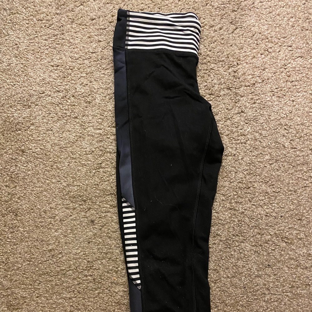 Black and white Capri leggings